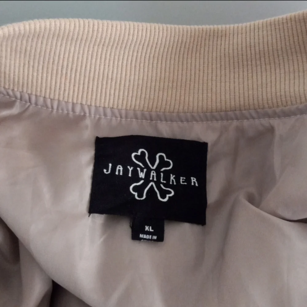 Jacket - Picture 6 of 8